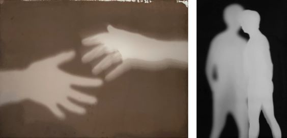 右：《2021.04.11.Ps.#03》〈Sun Light Project〉より 2021年 ©Takano Ryudai, Courtesy of Yumiko Chiba Associates　右：鷹野隆大《2019.12.31.P.#02（距離）》〈Red Room Project〉より 2019年 ©Takano Ryudai, Courtesy of Yumiko Chiba Associates