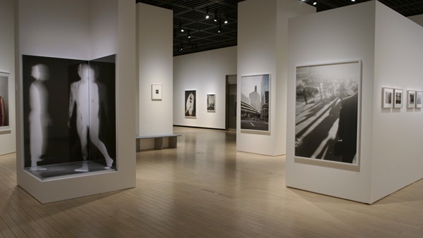 鷹野隆大展の展示室の様子（撮影：鷹野隆大）