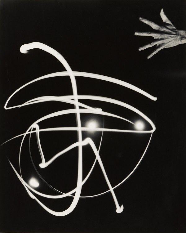バーバラ・モーガン《ピュア・エナジーと神経症の人》 1941 年 ゼラチン・シルバー・プリント 東京都写真美術館蔵