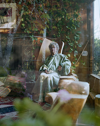 Alec Soth, Anna, Kentfield, California from the series I Know How Furiously Your Heart is Beating, 2017, Collection of Tokyo Photographic Art Museum ⓒAlec Soth Alec Soth, Anna, Kentfield, California from the series I Know How Furiously Your Heart is Beating, 2017, Collection of Tokyo Photographic Art Museum ⓒAlec Soth