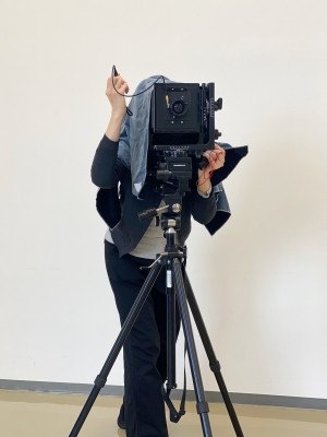 4&times;5カメラで撮影している様子